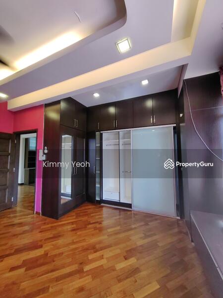 Master room big wardrobe 