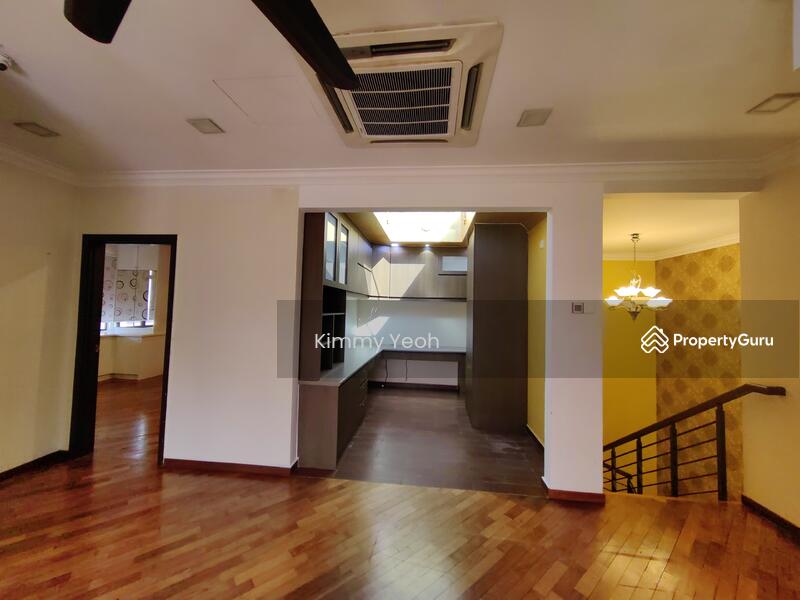 Upstairs study room 