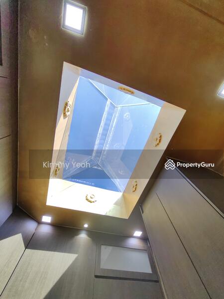 Master room glass roof design 