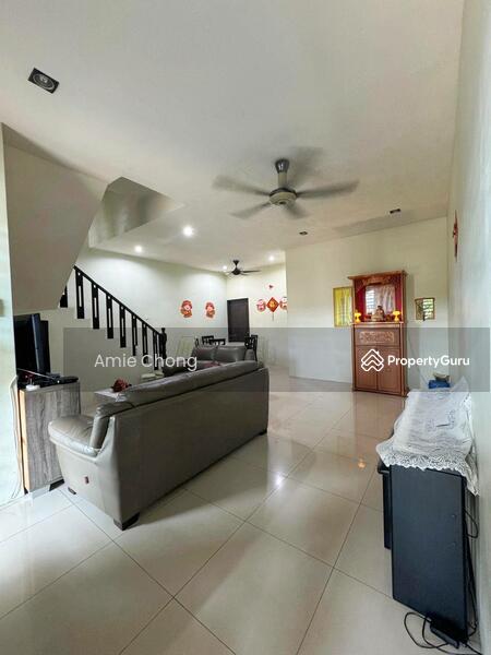 Untuk Dijual - Desa Rishah Permai Three Storey Terrace House Good Condition