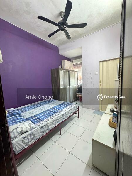 Untuk Dijual - Desa Rishah Permai Three Storey Terrace House Good Condition