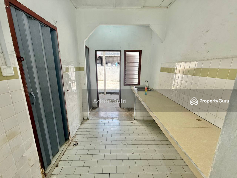 For Sale - 1-storey Terraced House at Seksyen 17