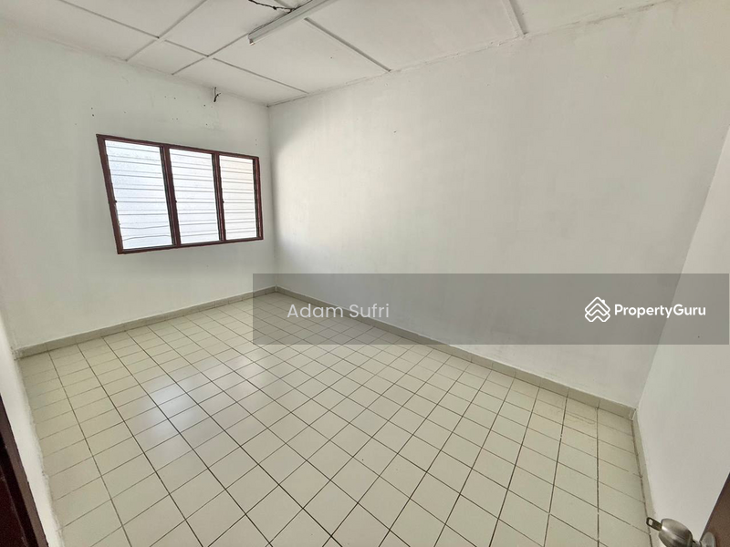 For Sale - 1-storey Terraced House at Seksyen 17