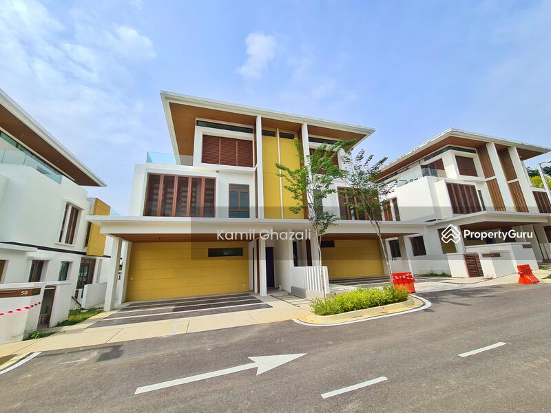 For Sale - BEAUTIFUL LAKE VIEW 3.5 Storey Astana Residence, Presint 8, Putrajaya