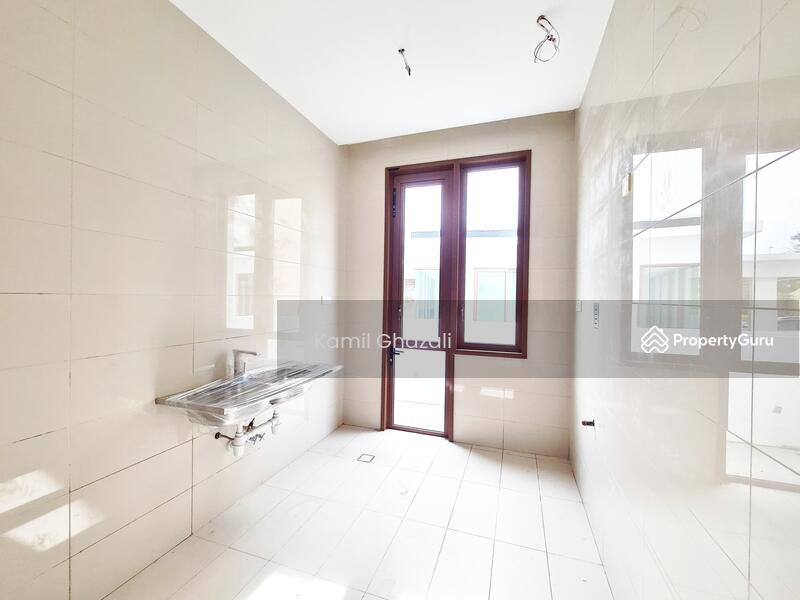 For Sale - BEAUTIFUL LAKE VIEW 3.5 Storey Astana Residence, Presint 8, Putrajaya