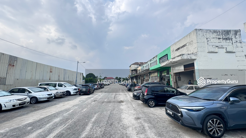 For Sale - Puchong 1.5-storey terrace factory (22x80)