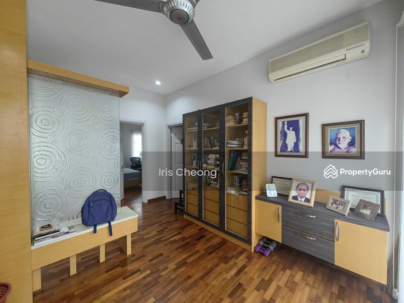First floor study area