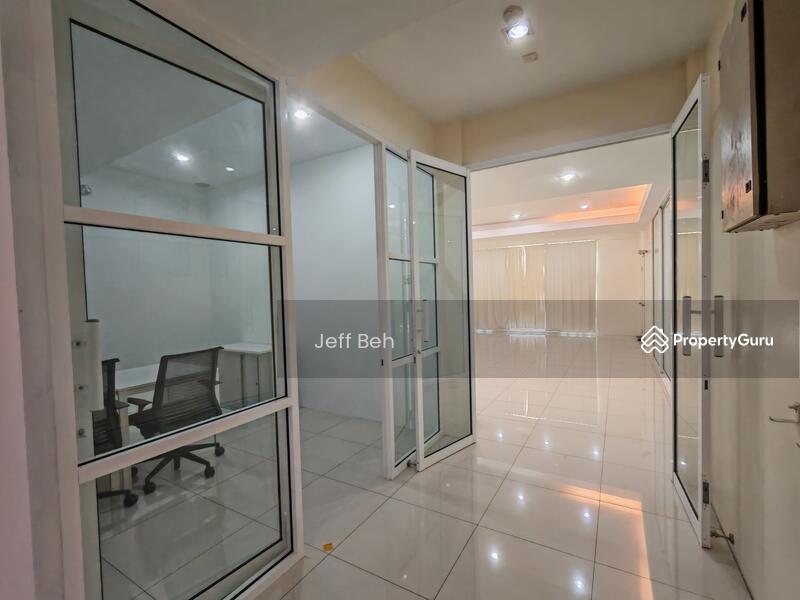 Full Glass Partiton Room