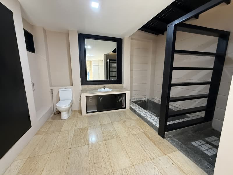 Semi-Detached House for Rent in Taman Overseas Union (Taman Oug) (Jalan Klang Lama (Old Klang Road)) - Joey Wong - Bathroom - PropertyGuru.com.my