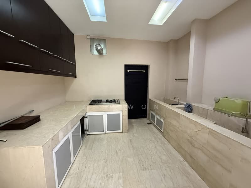 Semi-Detached House for Rent in Taman Overseas Union (Taman Oug) (Jalan Klang Lama (Old Klang Road)) - Joey Wong - Kitchen - PropertyGuru.com.my