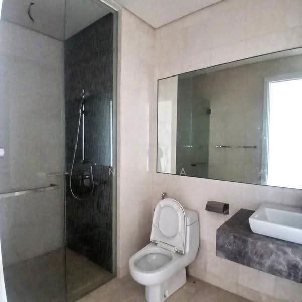 Kediaman Servis untuk Disewa di The Sentral Residences - Nisha . - Bathroom - PropertyGuru.com.my