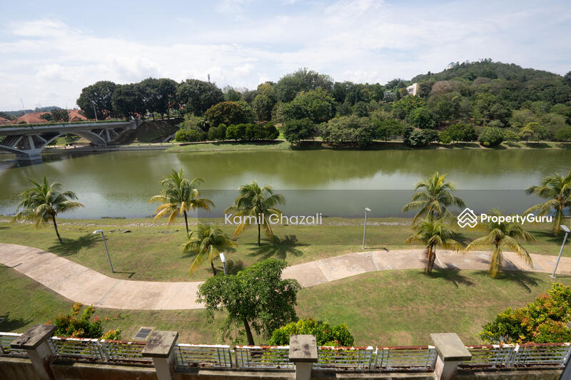 For Sale - Lake View 2.5 Storey Semi-D Desiran Bayu, Presint 16