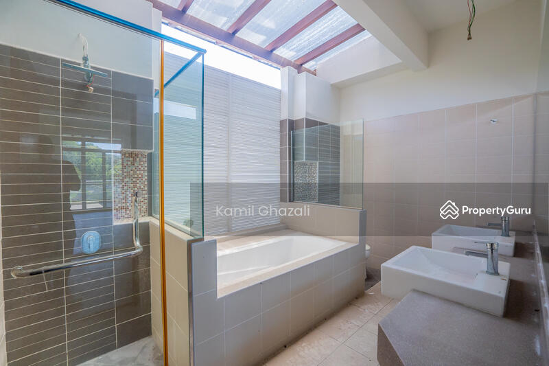 For Sale - Lake View 2.5 Storey Semi-D Desiran Bayu, Presint 16