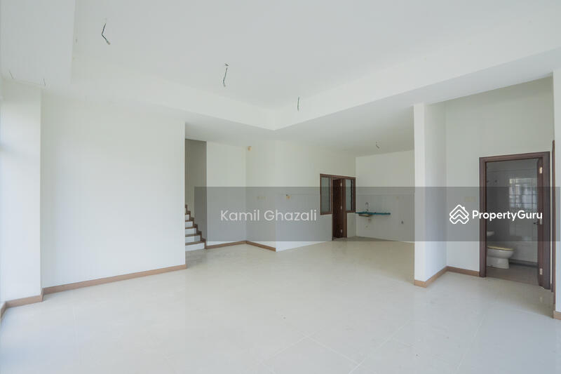 For Sale - Lake View 2.5 Storey Semi-D Desiran Bayu, Presint 16