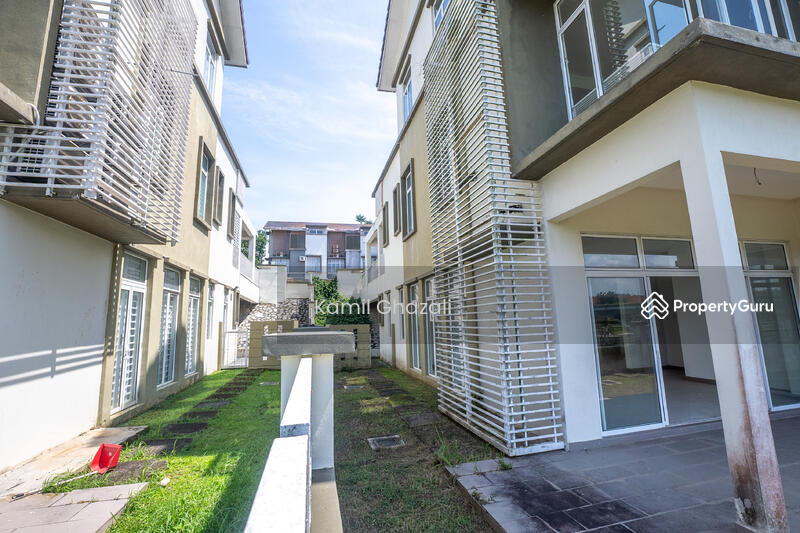 For Sale - Lake View 2.5 Storey Semi-D Desiran Bayu, Presint 16