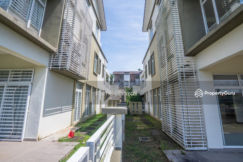 For Sale - Lake View 2.5 Storey Semi-D Desiran Bayu, Presint 16
