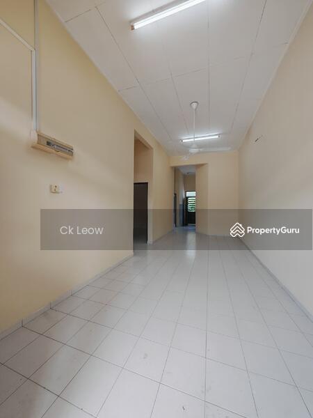 Untuk Disewa - Single terrace house for rent at Megah ria