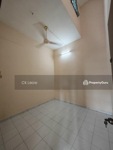 Untuk Disewa - Single terrace house for rent at Megah ria