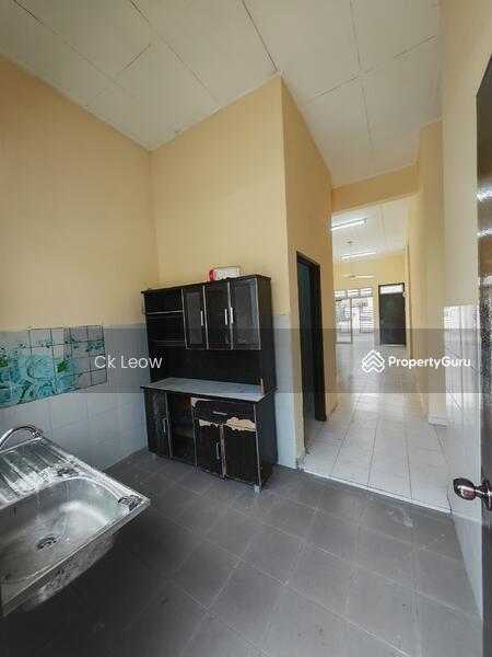 Untuk Disewa - Single terrace house for rent at Megah ria