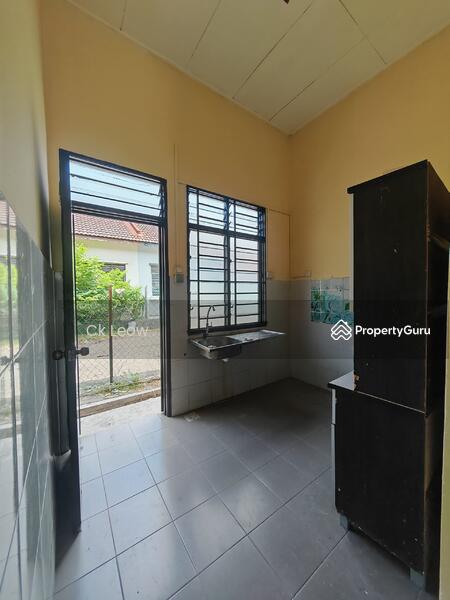 Untuk Disewa - Single terrace house for rent at Megah ria