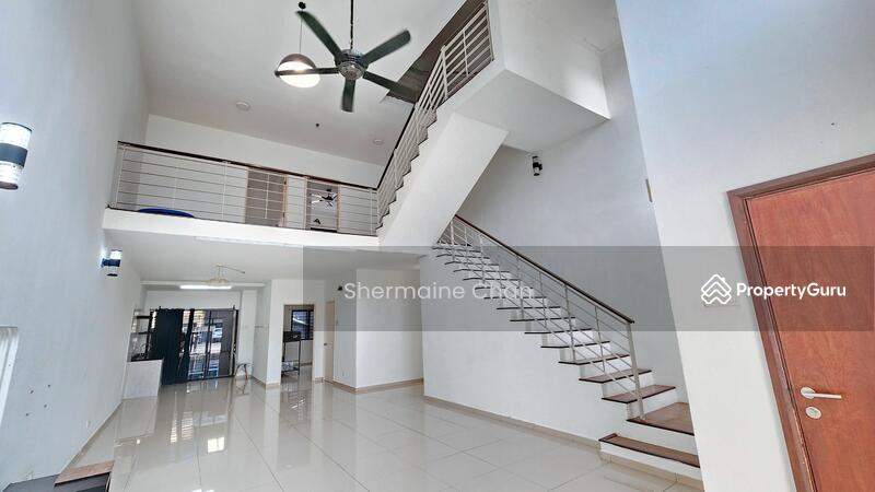 For Rent - 3-storey Terraced House at Lake Fields