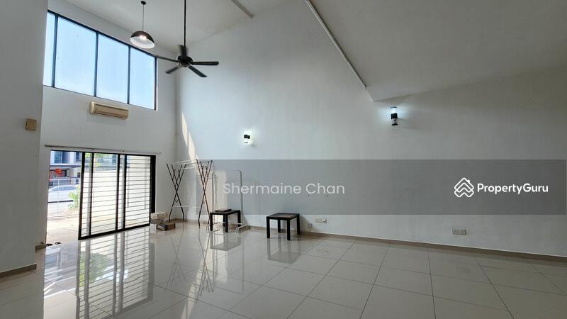For Rent - 3-storey Terraced House at Lake Fields