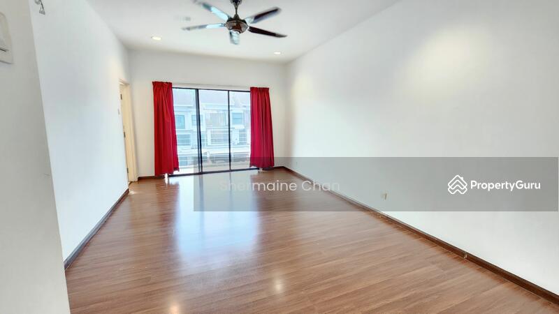 For Rent - 3-storey Terraced House at Lake Fields