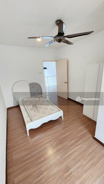 For Rent - 3-storey Terraced House at Lake Fields