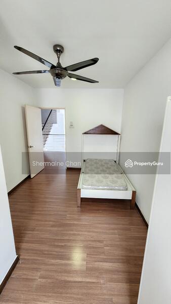 For Rent - 3-storey Terraced House at Lake Fields