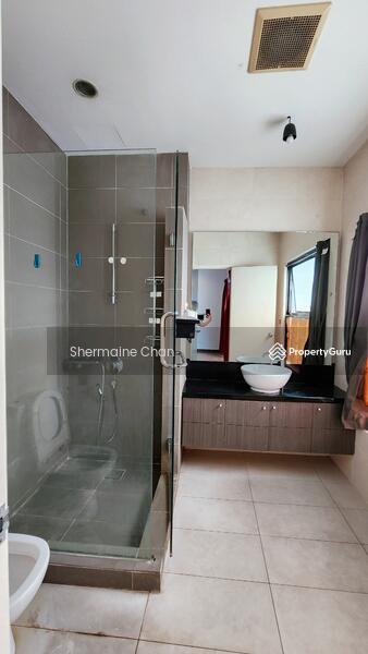For Rent - 3-storey Terraced House at Lake Fields