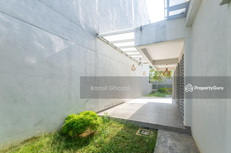 For Sale - 2.5 Storey Zero Lot Bungalow DANAU MUTIARA, Presint 16