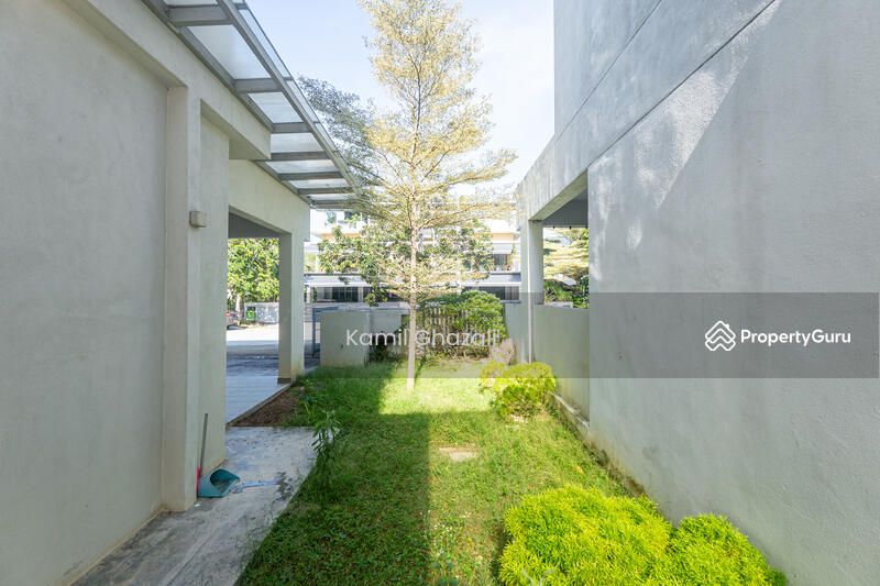 For Sale - 2.5 Storey Zero Lot Bungalow DANAU MUTIARA, Presint 16