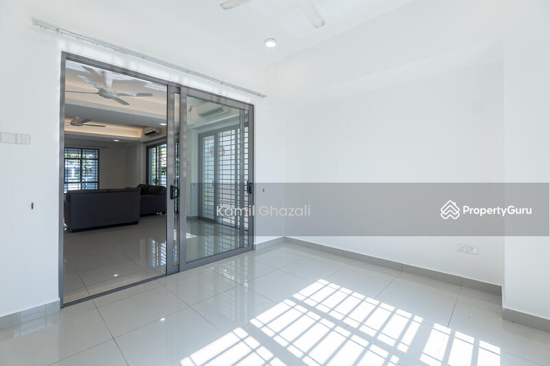 For Sale - 2.5 Storey Zero Lot Bungalow DANAU MUTIARA, Presint 16