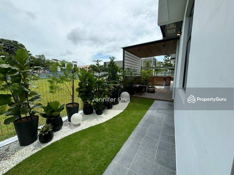 For Sale - The straits view garden