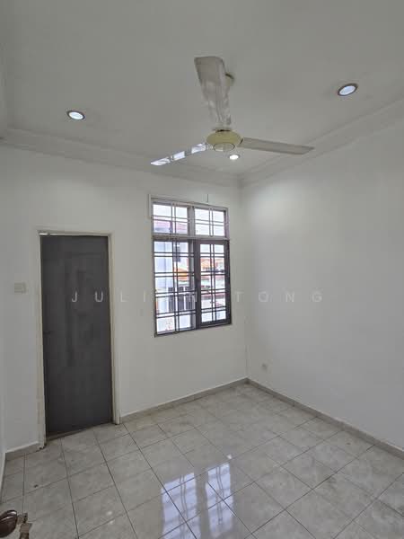 Rumah Teres untuk Dijual di Bandar Baru Nilai (Nilai) - Julian Tong - PropertyGuru.com.my