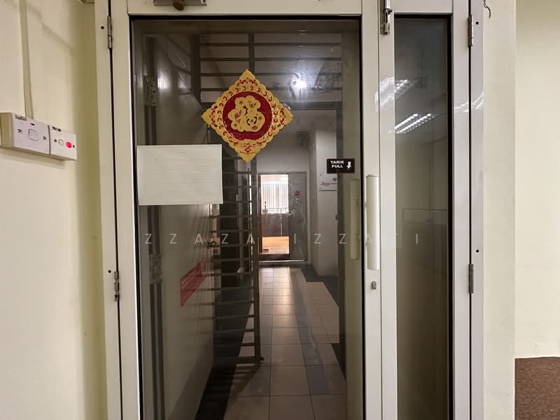 Retail Space for Rent in Taman Sri Endah (Sri Petaling) - Izzaza Izzati - Entrance - PropertyGuru.com.my