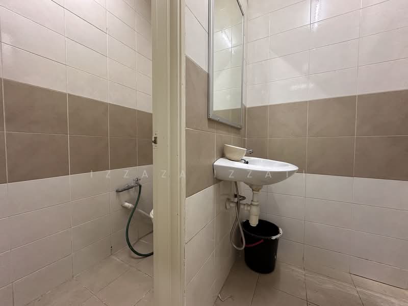 Retail Space for Rent in Taman Sri Endah (Sri Petaling) - Izzaza Izzati - Bathroom - PropertyGuru.com.my