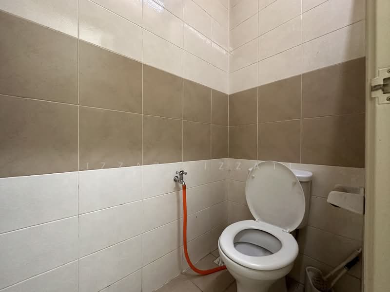 Retail Space for Rent in Taman Sri Endah (Sri Petaling) - Izzaza Izzati - Bathroom - PropertyGuru.com.my