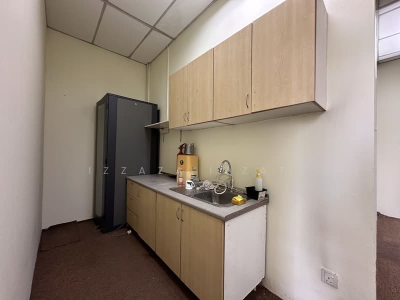 Retail Space for Rent in Taman Sri Endah (Sri Petaling) - Izzaza Izzati - Kitchen - PropertyGuru.com.my