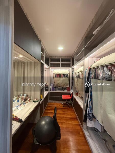 Duta Villa untuk Untuk Dijual - RM 3,880,000, Mac 2026 - Master room wardrobe with dressing table  - PropertyGuru.com.my