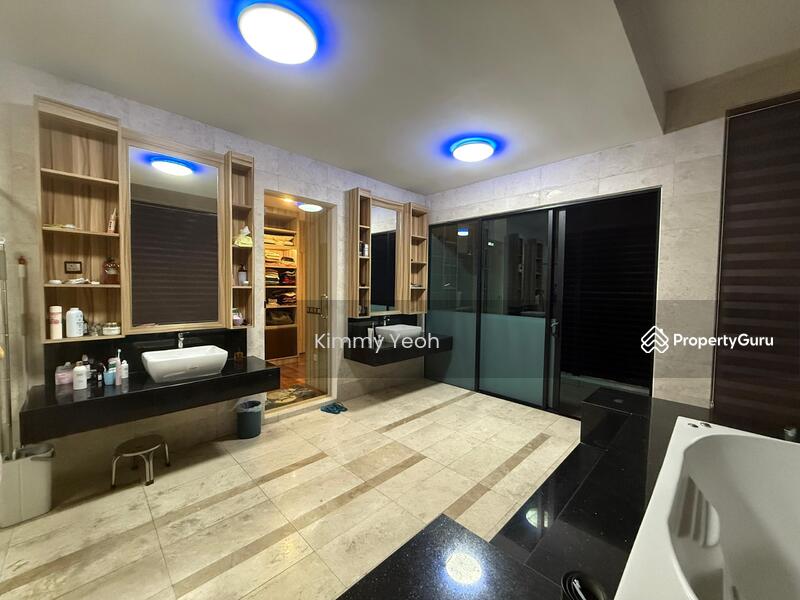 Duta Villa untuk Untuk Dijual - RM 3,880,000, Mac 2026 - Master room toilet with 2 basin  - PropertyGuru.com.my