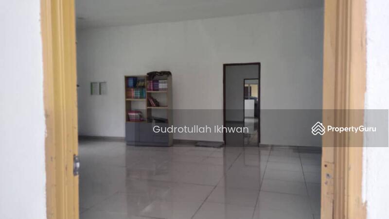 For Rent - Banglo Untuk Disewa - Desa Putra Sg. Merab