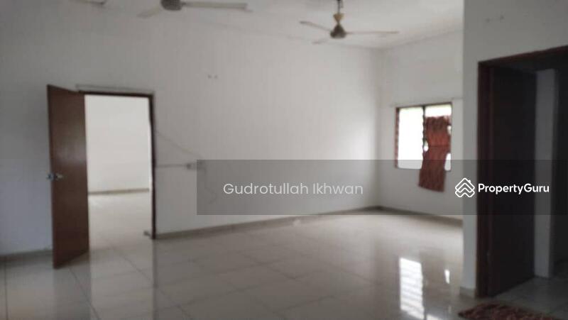 For Rent - Banglo Untuk Disewa - Desa Putra Sg. Merab