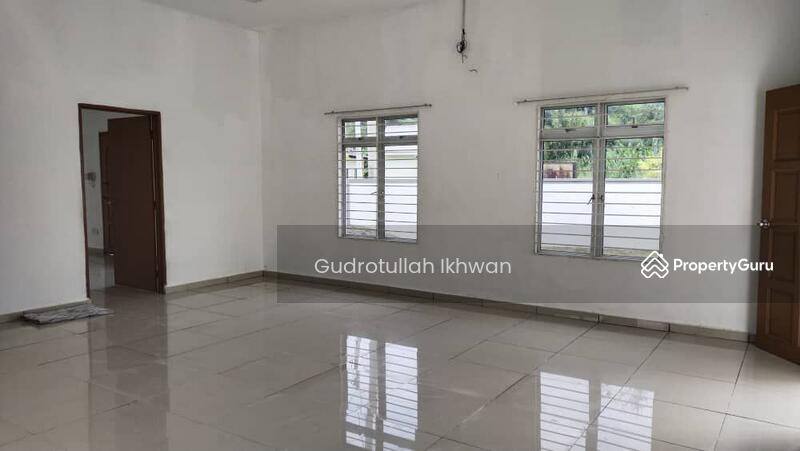 For Rent - Banglo Untuk Disewa - Desa Putra Sg. Merab