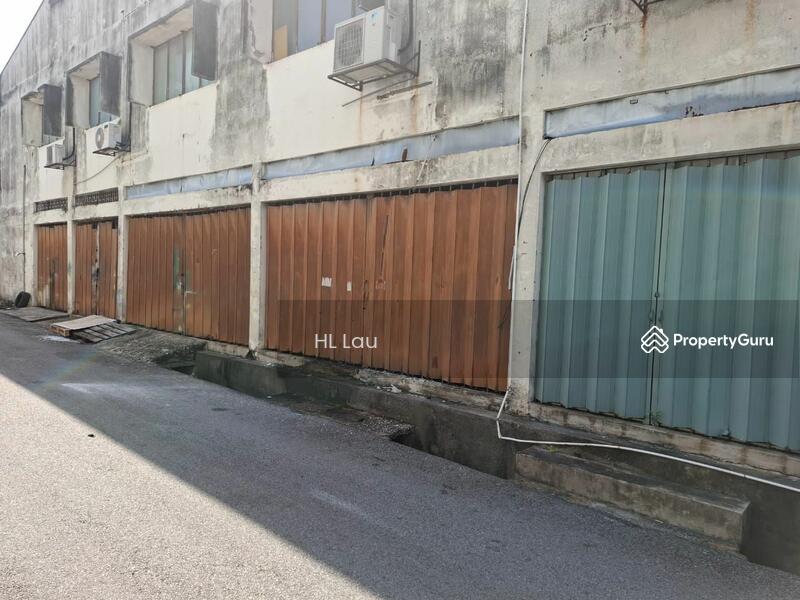 For Rent - Ground Floor Shop 20' x 80' @ Taman Bukit Kuchai along Jalan Puchong