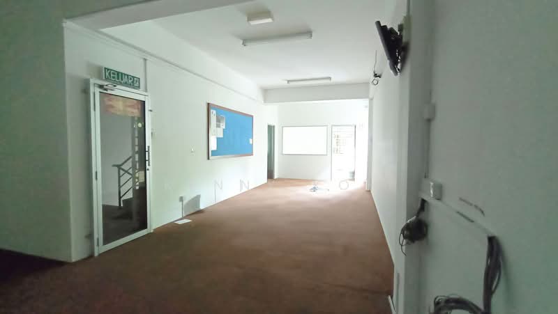Office for Rent in Bandar Puteri Puchong (Puchong) - Kenny Koh - Corridor - PropertyGuru.com.my