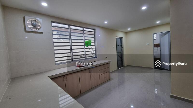 For Rent - 2 sty Semi-D Opp Pesta Sungai Nibong【Face Main Road】3700sf 8-10 Cars