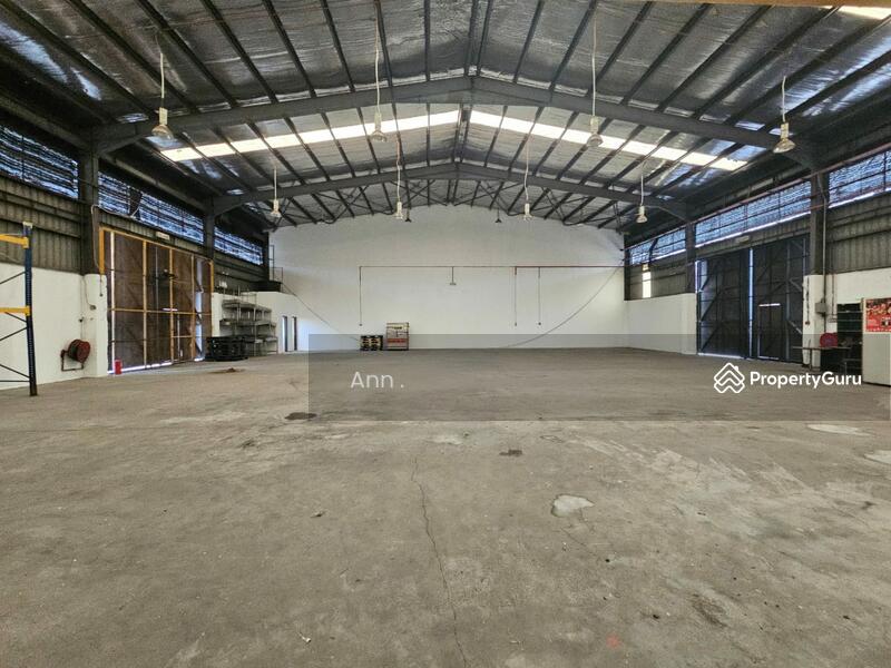 For Rent - PJ Warehouse & Office 40ksqft Spacious & Strategic, Suitable for Sports Centre and Factory