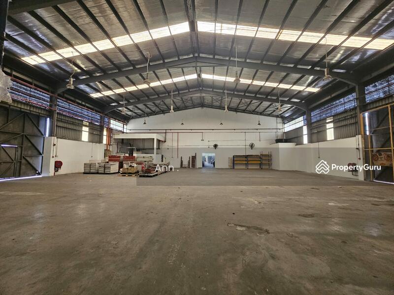 For Rent - PJ Warehouse & Office 40ksqft Spacious & Strategic, Suitable for Sports Centre and Factory