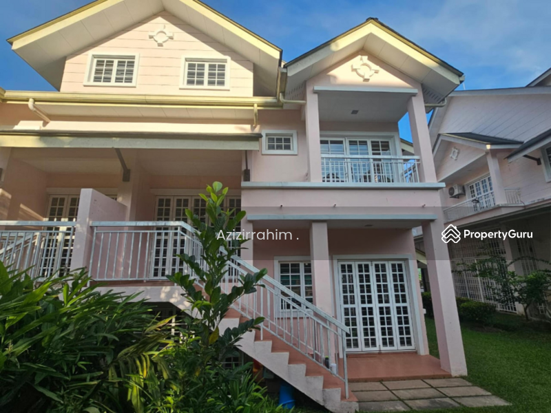 For Sale - 2 and a half Storey New Hampshire Presint 18